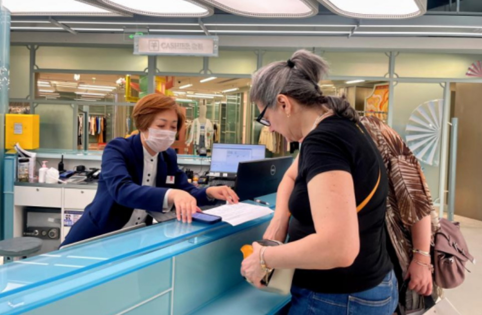 “即买即退”，境外游客爱买什么？退税体验如何？